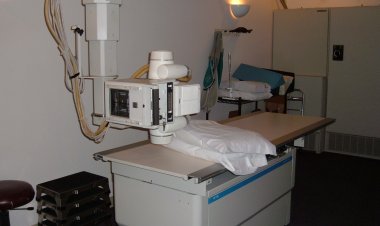 जयपुरिया अस्पताल में बदइंतजामी! बुजुर्गों का DDC काउंटर बंद, इमरजेंसी की X-Ray मशीन भी एक हफ्ते से खराब