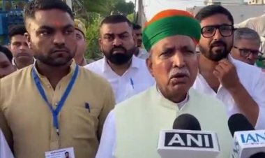 Bikaner Nagar Nigam Election: जिस स्कूल में पढ़े, वहीं वोट डालने पहुंचे केंद्रीय मंत्री अर्जुनराम मेघवाल