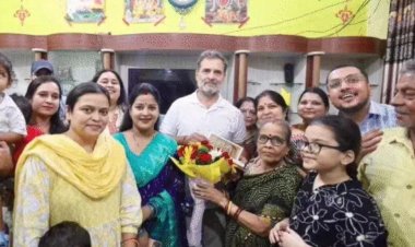रायबरेली में राहुल गांधी ने बैठक में दिखाई टूटी सड़कों की तस्वीरें, अफसरों से पूछा- फंड मिल रहा तो काम क्यों नहीं हो रहा?
