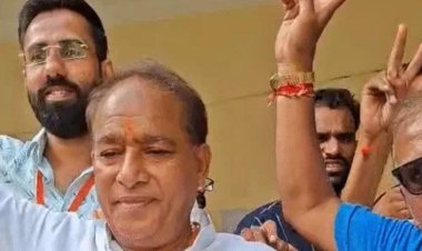 Jaipur Nagar Nigam Election Result: वार्ड 51 से कांग्रेस के मनमोहन गुर्जर जीते, जीत के बाद दिखाया विक्ट्री साइन