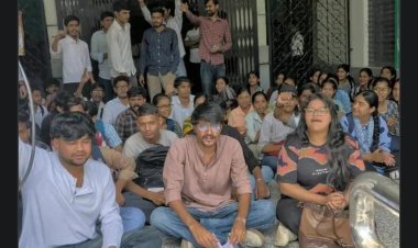 जयपुर में 3,640 छात्रों का सवाल- नई बिल्डिंग तैयार तो शिफ्टिंग कब? कॉलेज गेट पर ताला, क्लास बहिष्कार की चेतावनी
