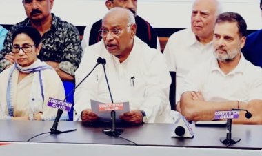 INDIA गठबंधन की बैठक से पहले सियासी हलचल, DMK-AAP की दूरी; अखिलेश नहीं आएंगे, प्रतिनिधि लेंगे हिस्सा