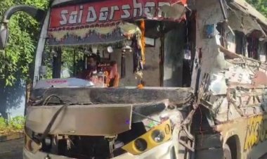 राजस्थान आ रही लग्जरी बस की ट्रक से टक्कर, कई यात्रियों की मौत; कई घायल