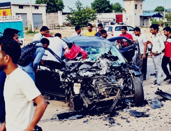 Rajasthan Road Accident: डंपर और कार की आमने-सामने भिड़ंत, पति-पत्नी-बेटी समेत 4 की मौत