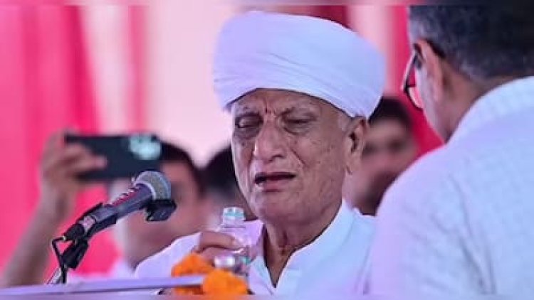 हेमाराम चौधरी मंच पर हुए भावुक, बोले- चमड़ी की जूती बना दूं, फिर भी गोरधनराम और 36 कौम का ऋण नहीं चुका पाऊंगा