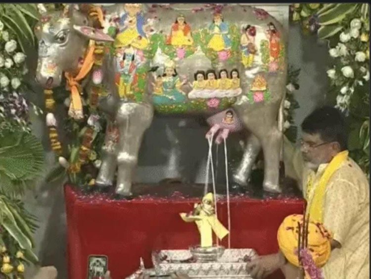 आधी रात गूंजे कृष्ण जन्म के जयकारे, मथुरा में 500 ड्रोन से सजी कृष्ण लीला; नाथद्वारा में 21 तोपों की सलामी