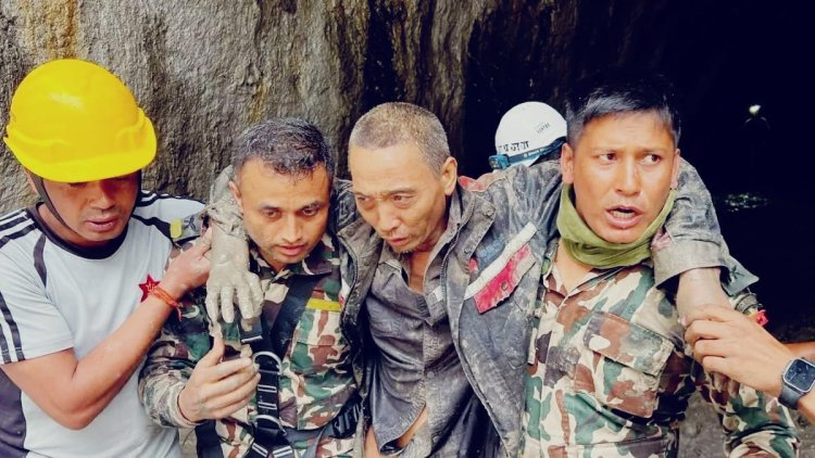 नेपाल बाढ़ में 11वें दिन चमत्कार! 740 फीट लंबी सुरंग से चीनी नागरिक रेस्क्यू, मलबे में दबी 64 साल की महिला भी जिंदा मिली
