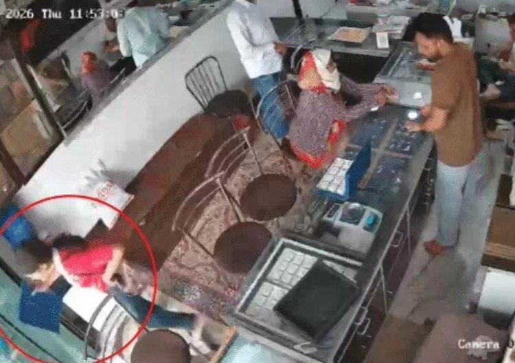 Jaipur Crime: ज्वेलरी शॉप से 20 लाख की 25 सोने की अंगूठियां लेकर भागी युवती, 500 मीटर पीछा कर पकड़ा
