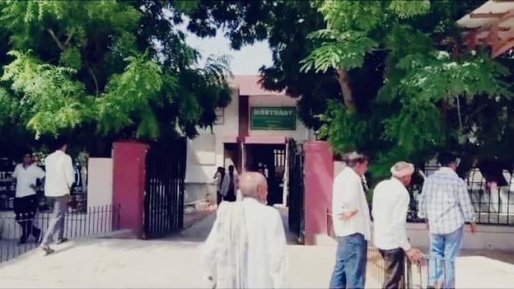 बीकानेर हाईवे पर दर्दनाक हादसा, एक बाइक पर सवार तीन भाइयों की मौत; अज्ञात वाहन की तलाश