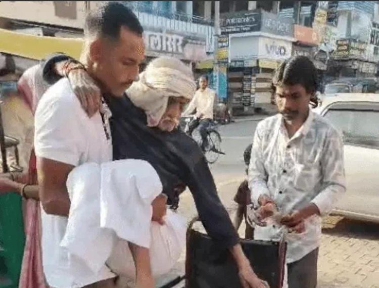 राजस्थान निकाय चुनाव: व्हीलचेयर पर मतदान करने पहुंचे बुजुर्ग, कोटा के रामगंजमंडी में दिखा लोकतंत्र के प्रति उत्साह