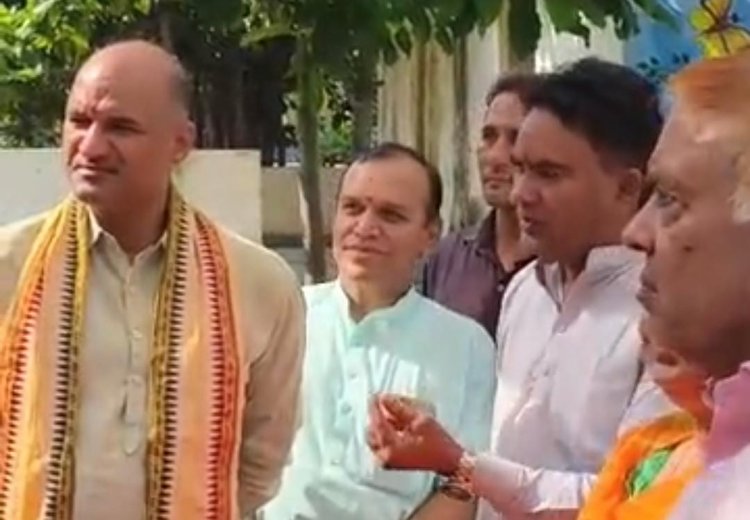 चित्तौड़गढ़ में सीपी जोशी और चंद्रभान सिंह आक्या साथ पहुंचे मतदान केंद्र, वार्ड-29 में किया मतदान