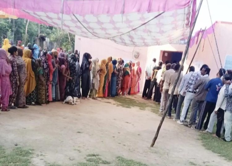 बूंदी में EVM खराब होने से आधे घंटे बाधित रहा मतदान, वार्ड 17 और 11 में लगी वोटर्स की कतार