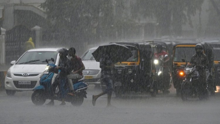 UP Weather: बारिश के चलते कई जिलों में स्कूल बंद, 23 जिलों में बारिश का अलर्ट