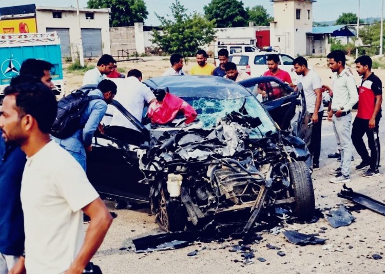 Rajasthan Road Accident: डंपर और कार की आमने-सामने भिड़ंत, पति-पत्नी-बेटी समेत 4 की मौत