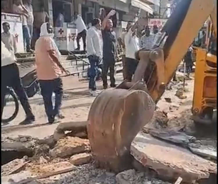 पिपराली रोड पर चला अतिक्रमण हटाओ अभियान, ओवरब्रिज के दोनों तरफ सर्विस लेन का काम शुरू