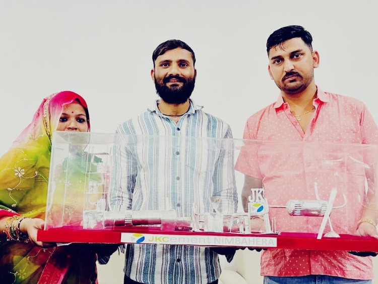 सांवलिया सेठ को अनोखी भेंट, चांदी का सीमेंट प्लांट लेकर 40 KM पैदल आया परिवार