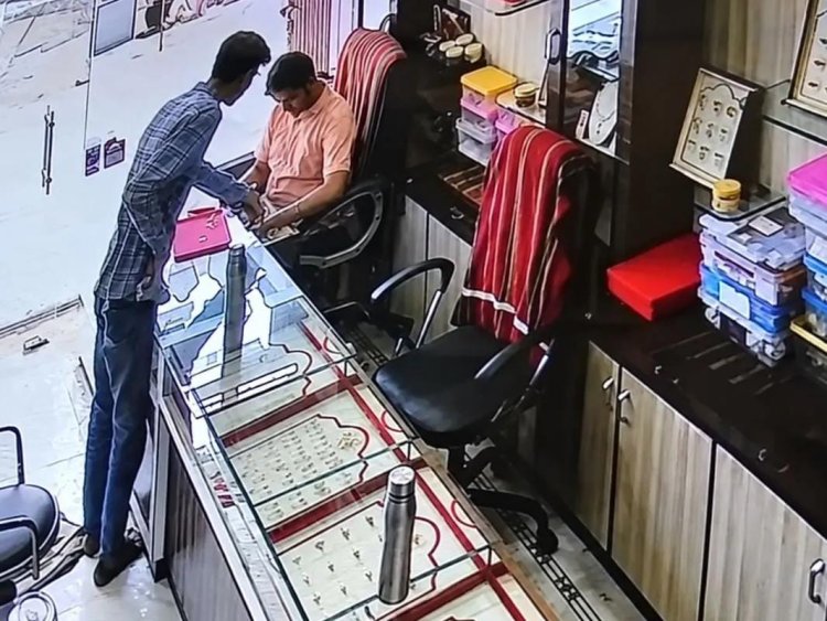 गणेशजी की सोने की मूर्ति खरीदने आया युवक, 500 रुपए देकर 7.20 लाख के गहने ले उड़ा