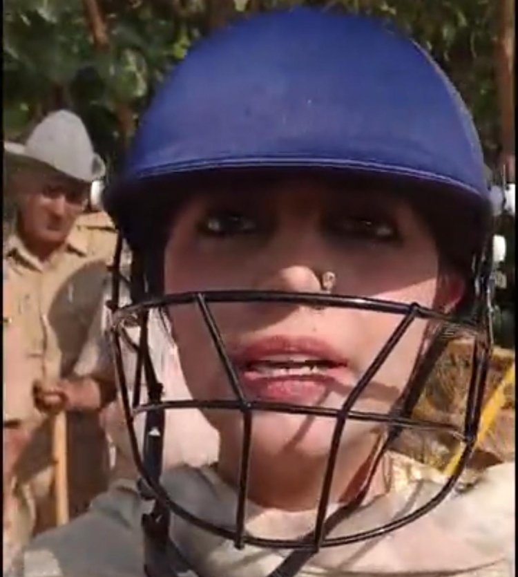 जोधपुर में हेलमेट पहनकर पहुंचीं दिव्या मदेरणा, मथानिया में फिर गरमाया सियासी माहौल