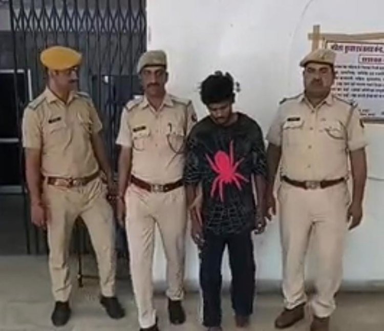 चलती बाइक पर दंपत्ति से पर्स लूटने वाला आरोपी गिरफ्तार, बाइक और लूट की रकम बरामद