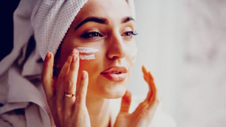 Fine Lines और झाइयों से परेशान हैं? स्किन केयर रूटीन में शामिल करें ये असरदार इंग्रीडिएंट्स