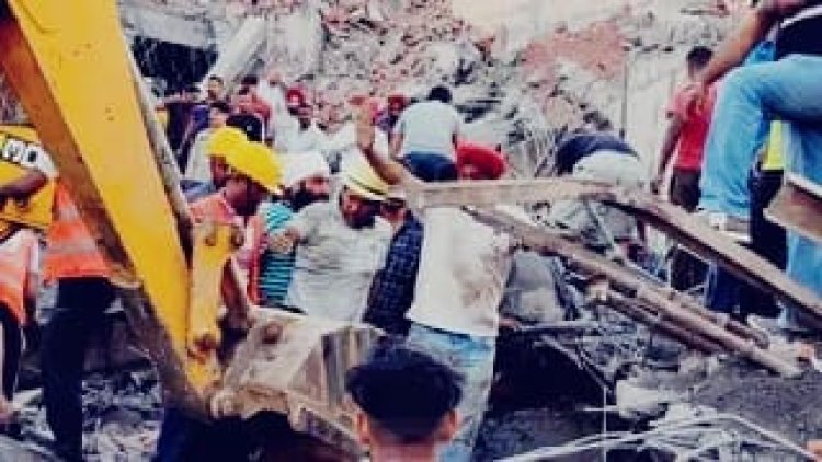 निर्माणाधीन मकान का लेंटर गिरने से बड़ा हादसा, 4 मजदूरों की मौत; 30 के दबे होने की आशंका