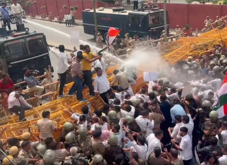जयपुर में कांग्रेस का प्रदर्शन, पुलिस ने वाटर कैनन से रोका; SIR और ‘वोट चोरी’ को लेकर विरोध