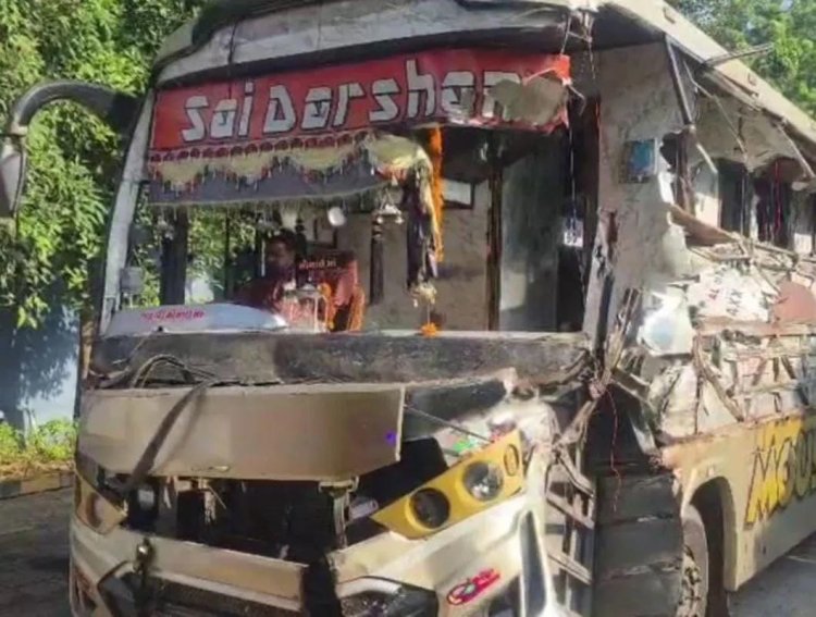 राजस्थान आ रही लग्जरी बस की ट्रक से टक्कर, कई यात्रियों की मौत; कई घायल