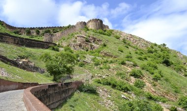राजस्थान की इन 8 जगहों पर करें ट्रेकिंग, अरावली की पहाड़ियों से झरनों तक मिलेगा रोमांच