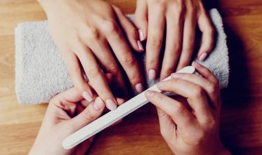 क्या आपके नाखून भी बार-बार टूट जाते हैं? खूबसूरती के साथ मजबूती के लिए अपनाएं ये आसान टिप्स