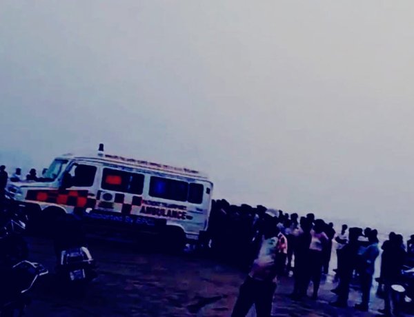पिकनिक पर गए 8 छात्रों की समुद्र में डूबने से मौत, दिवेआगर बीच पर हादसा