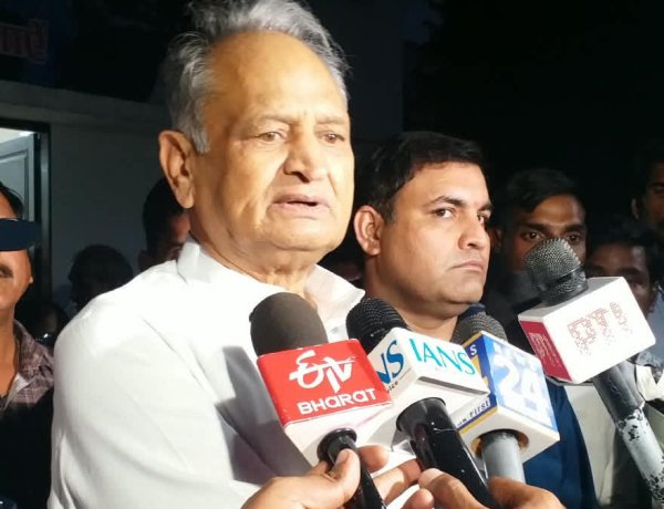 राजस्थान में 10 साल का सबसे बड़ा अकाल? गहलोत का दावा, हजारों गांवों में सूखे का संकट, सरकार से तत्काल राहत की मांग