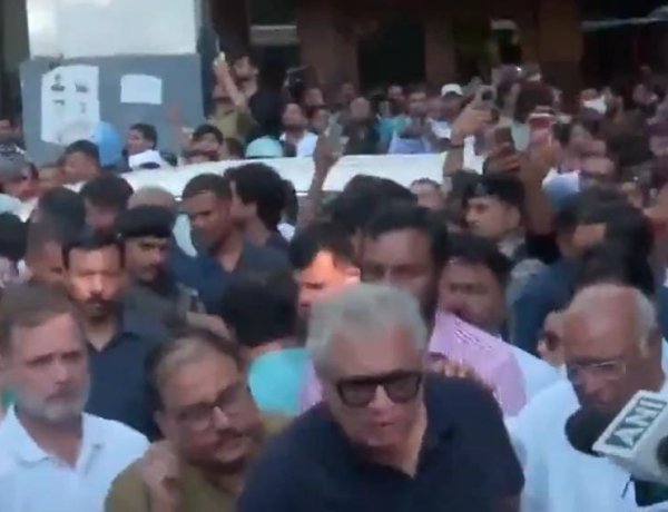EC के खिलाफ जारी रहेगा प्रदर्शन, राहुल गांधी ने जंतर-मंतर पर धरने का किया ऐलान
