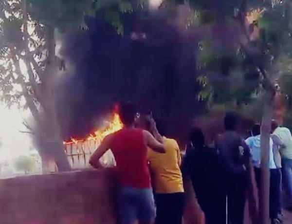 जयपुर में कबाड़ गोदाम में भड़की भीषण आग, 3 घंटे बाद पाया काबू