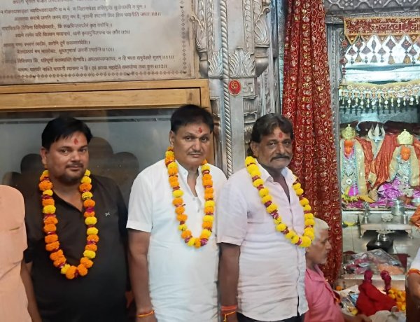 शारदीय नवरात्र पर मां शाकंभरी के दरबार में उमड़े श्रद्धालु, भाजपा नेता महेश बसावतिया ने आरती में लिया भाग