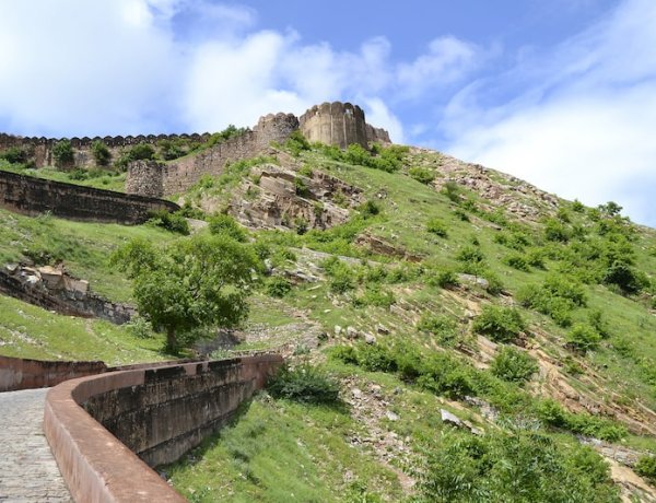 राजस्थान की इन 8 जगहों पर करें ट्रेकिंग, अरावली की पहाड़ियों से झरनों तक मिलेगा रोमांच