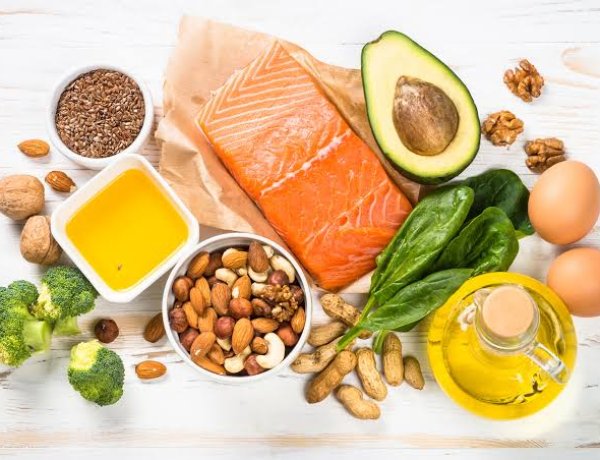 Fish Oil Benefits: मछली के तेल में छिपे हैं ओमेगा-3 के फायदे, दिल से लेकर त्वचा तक मिल सकता है पोषण