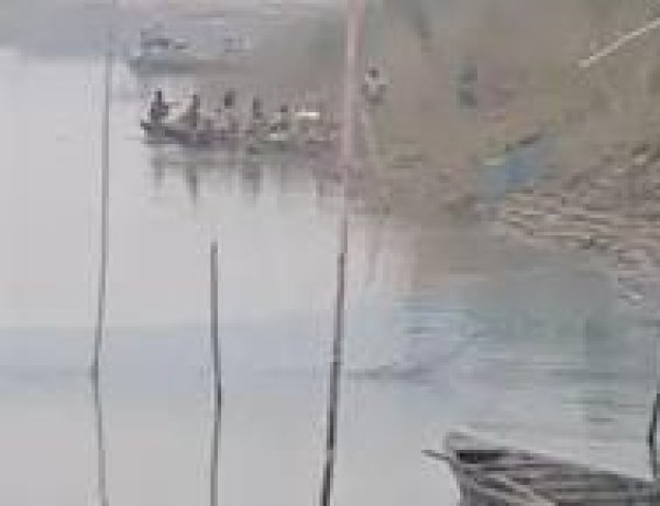 बेगूसराय में बड़ा नाव हादसा: ढाब नदी में 20 लोगों से भरी नाव पलटी, 2 लापता; 4 घायल
