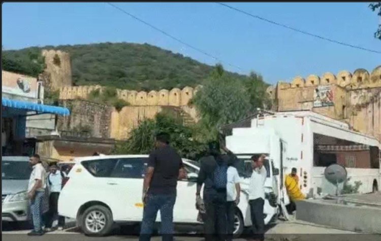 आमेर बना ‘आश्रम’ का नया ठिकाना, सागरलेक पर बनाया सेट:बाबा निराला बने बॉबी देओल पर फिल्माया सीन, चंदन रॉय सान्याल और त्रिधा चौधरी भी हुई स्पॉट जयपुर3 घंटे पहले