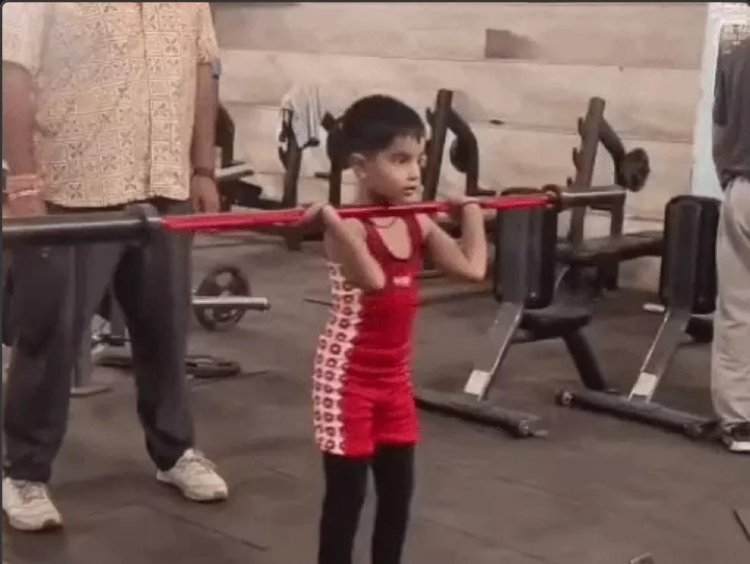 उदयपुर के नन्हे विराज का बड़ा कारनामा! 17 किलो वजन वाले 6 साल के बच्चे ने उठाया 47 किलो भार