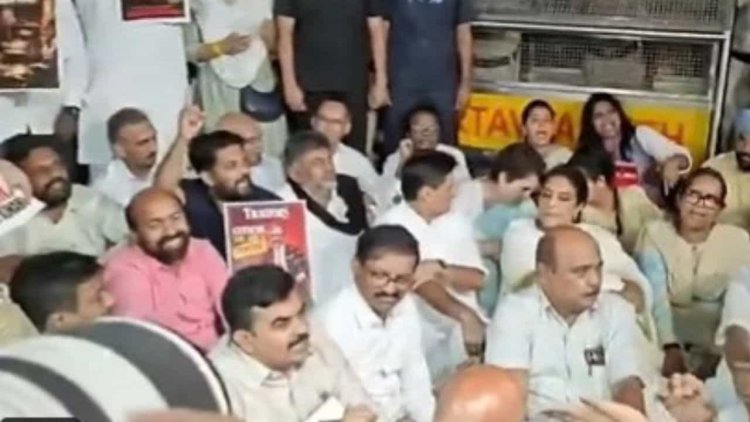 राष्ट्रपति भवन पहुंचे विपक्षी नेता, विजय चौक पर CEC के खिलाफ धरना